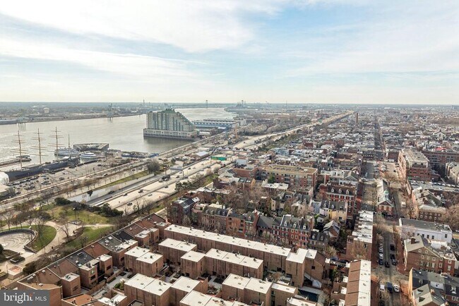 Building Photo - 220 Locust St