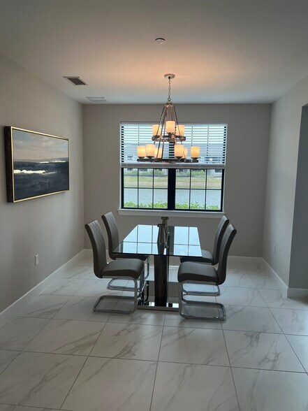 Building Photo - 15257 Zeno Way