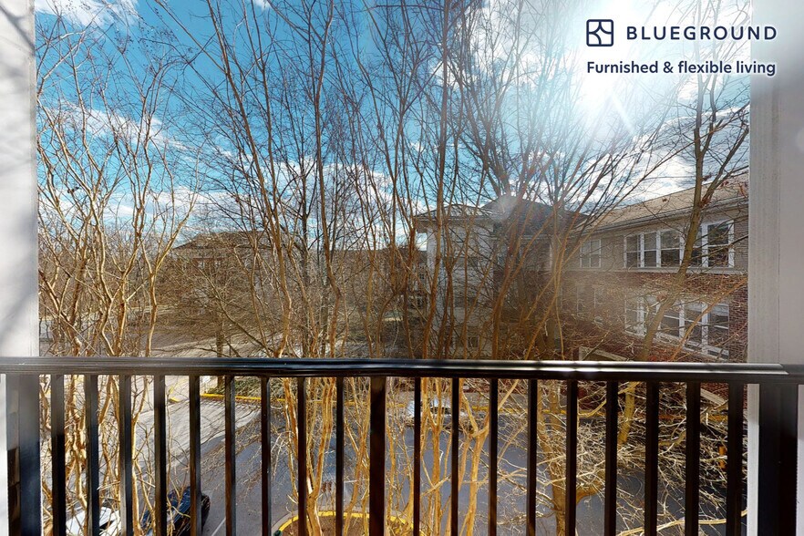 Building Photo - 10306 Strathmore Hall St