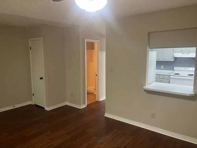 Building Photo - 600C