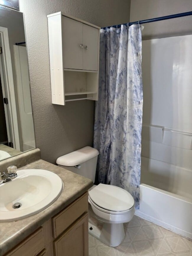 Building Photo - ALL PROSPECTIVE TENANTS MUST SUBMIT A $58 NON-REFUNDABLE APPLICATION FEE PER APPLICANT ONLINE AND...