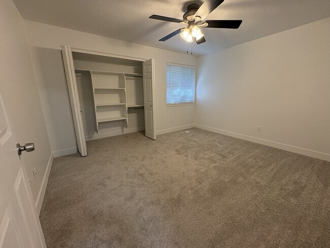 Building Photo - 765 Lupine Ct