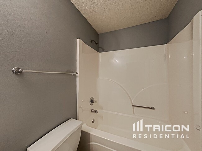 Building Photo - 4151 Ravenwood Ct