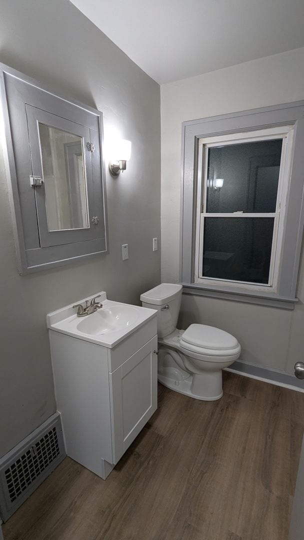 Building Photo - Charming 3 bedroom/1 bath home in the heart of Akron!