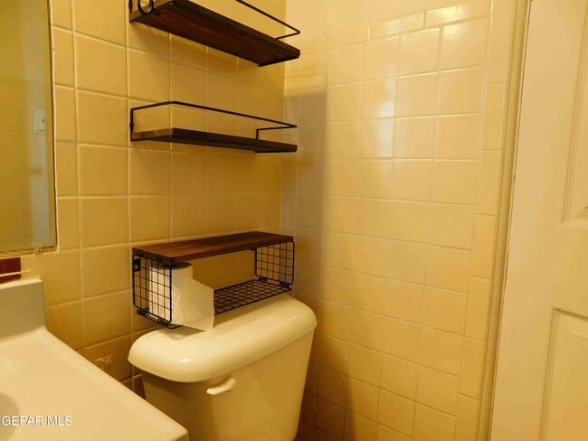 Building Photo - 7625 Hacienda Ave