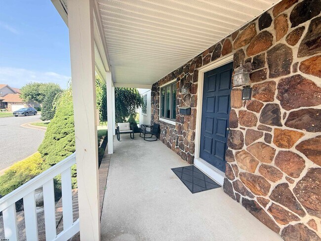 Building Photo - 303 Windsor Dr