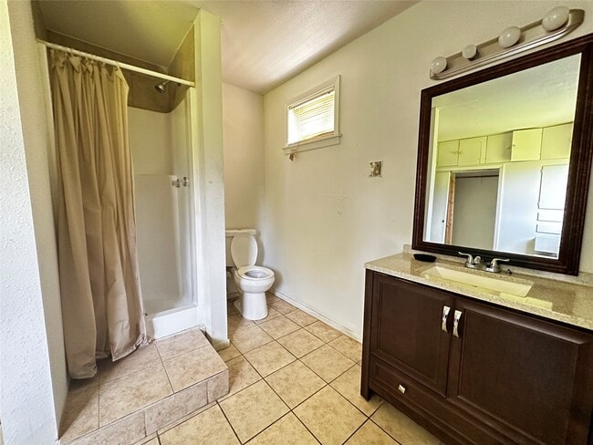 Building Photo - 5210 Stuyvesant Ln