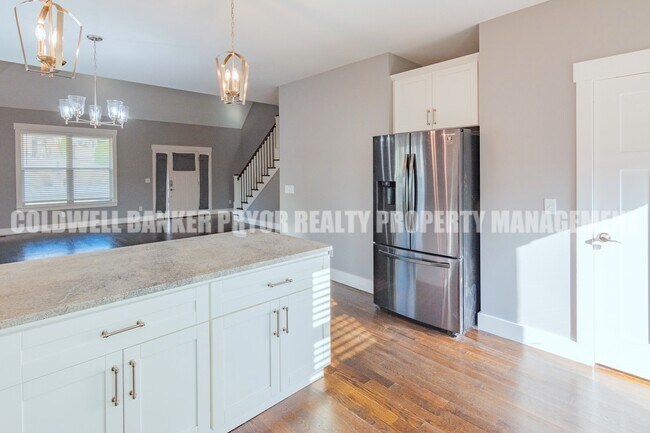 Building Photo - 9618 Shooting Star Cir