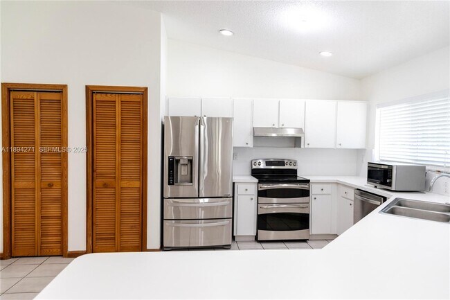 Building Photo - 8192 SW 90th Ave