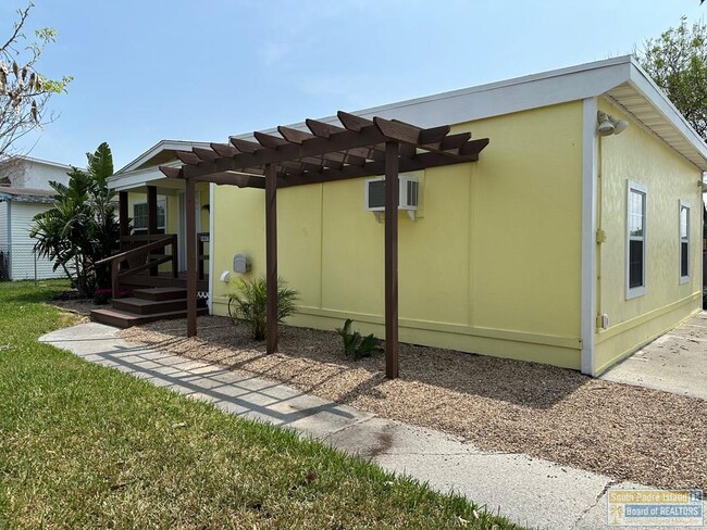 Building Photo - 1657 Oklahoma Ave