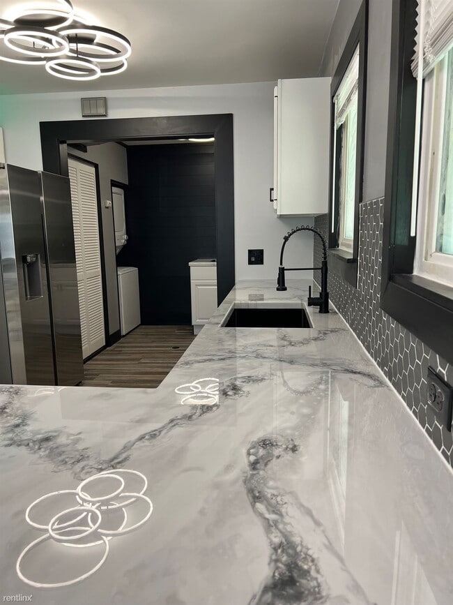 Building Photo - 3 br, 1 bath House - 1602 Jay Street