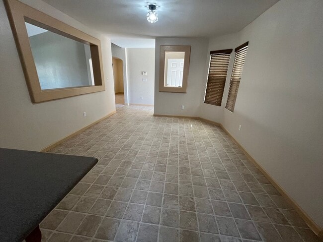 Building Photo - Charming home for rent in Visalia