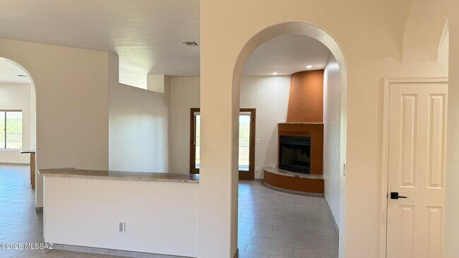 Building Photo - 4440 W Mountain Side Dr
