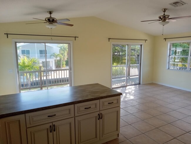 Building Photo - 201 Cutthroat Dr