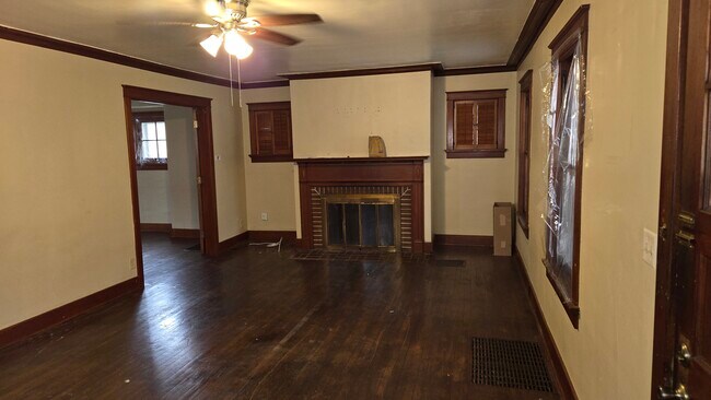 Building Photo - 32 Gebhart St