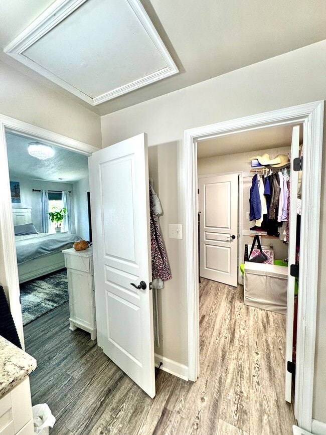 Building Photo - WELCOME HOME to your Beautifully updated townhome.