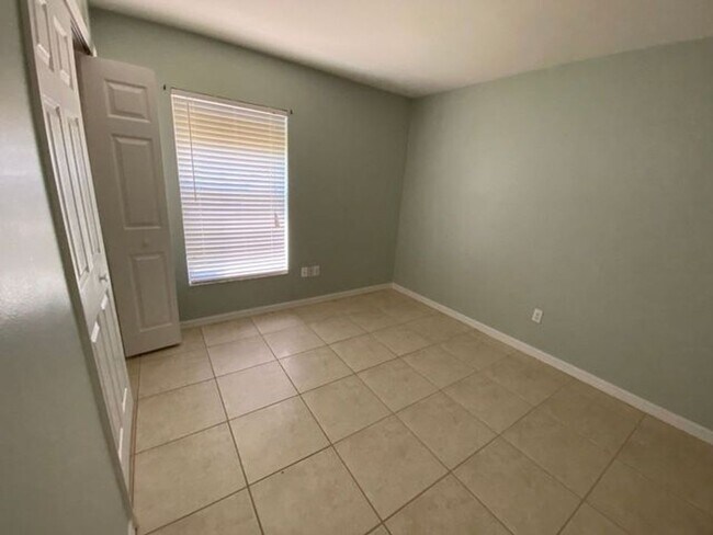 Building Photo - 4 Bedroom 2 Bath home in Winter Springs for RENT!