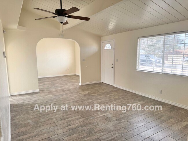 Building Photo - Cute and Cozy 2 Bed Home!