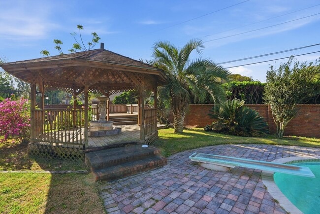 Building Photo - Mayfair Home For Lease with Backyard Oasis!