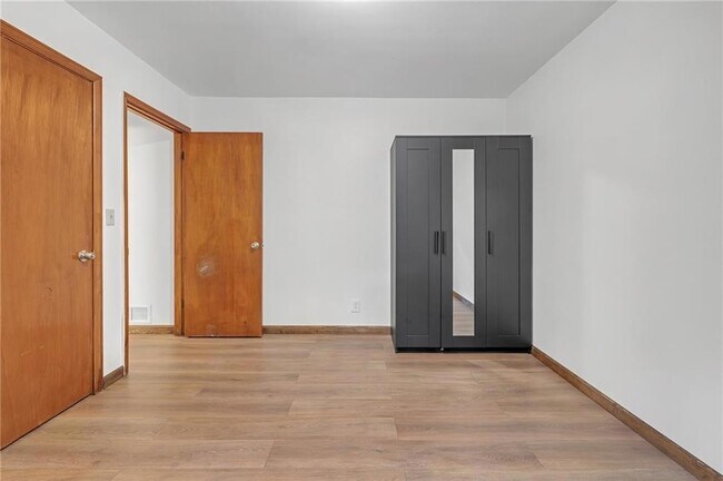 Building Photo - 5960 Brookdale Ln SW