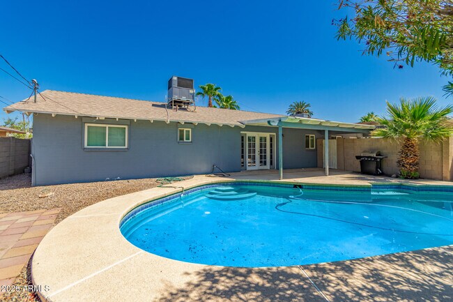 Building Photo - 1887 E Palmcroft Dr