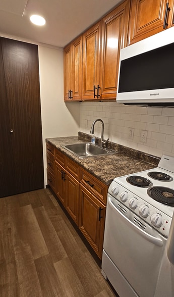 Building Photo - 27035 Oakmead Dr