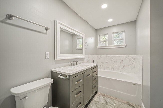 Building Photo - 5001 Canella Dr