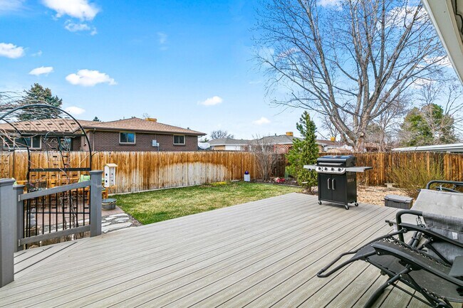 Building Photo - Great Location in Lakewood!