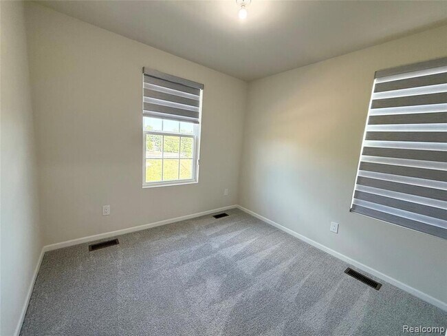 Building Photo - 359 N Sydney Ct