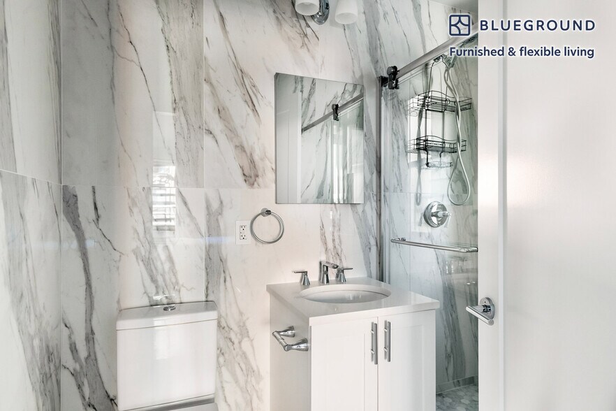 Building Photo - 915 W End Ave