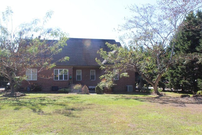Building Photo - 4 Bedroom Single Family Home in Nashville