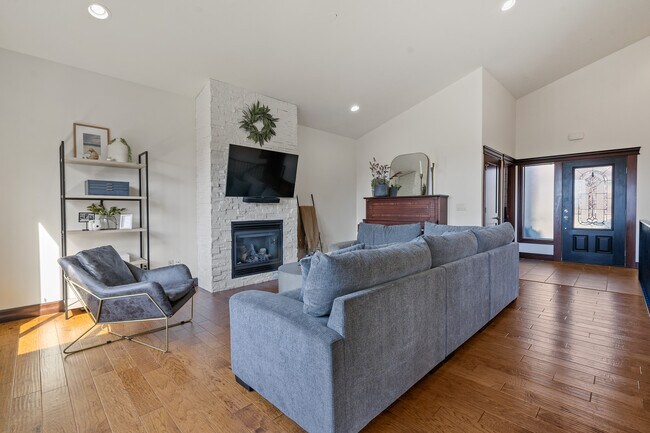 main living room - 3309 Stonecrop Way