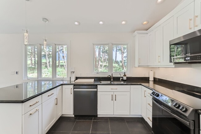 Building Photo - GORGEOUS 4BD/ 3BA MOUNTAIN HOME in Boulder, CO- Available 7/10/26!