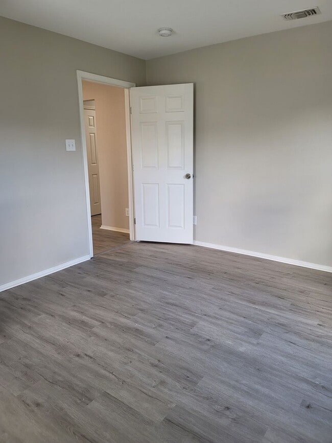 Building Photo - 4/2/2 TOTALLY renovated home