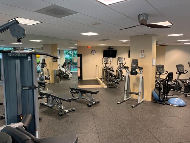 Building Photo - 901 N Monroe St