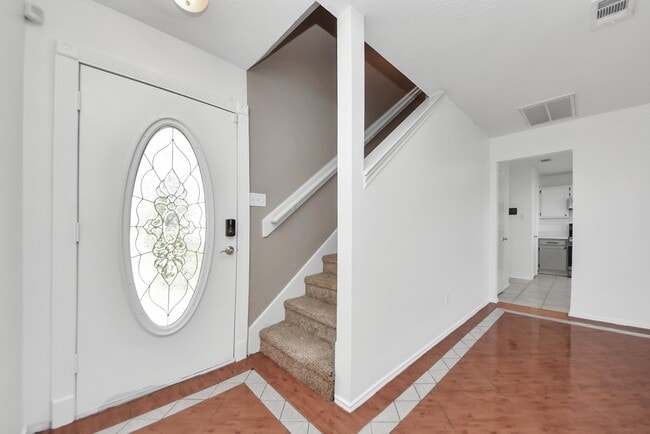 Building Photo - 403 Willow W Dr