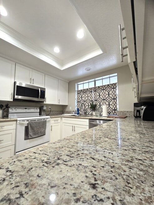 Building Photo - 1319 S Country Way