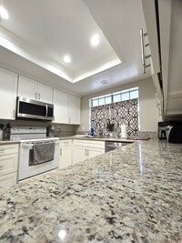Building Photo - 1319 S Country Way