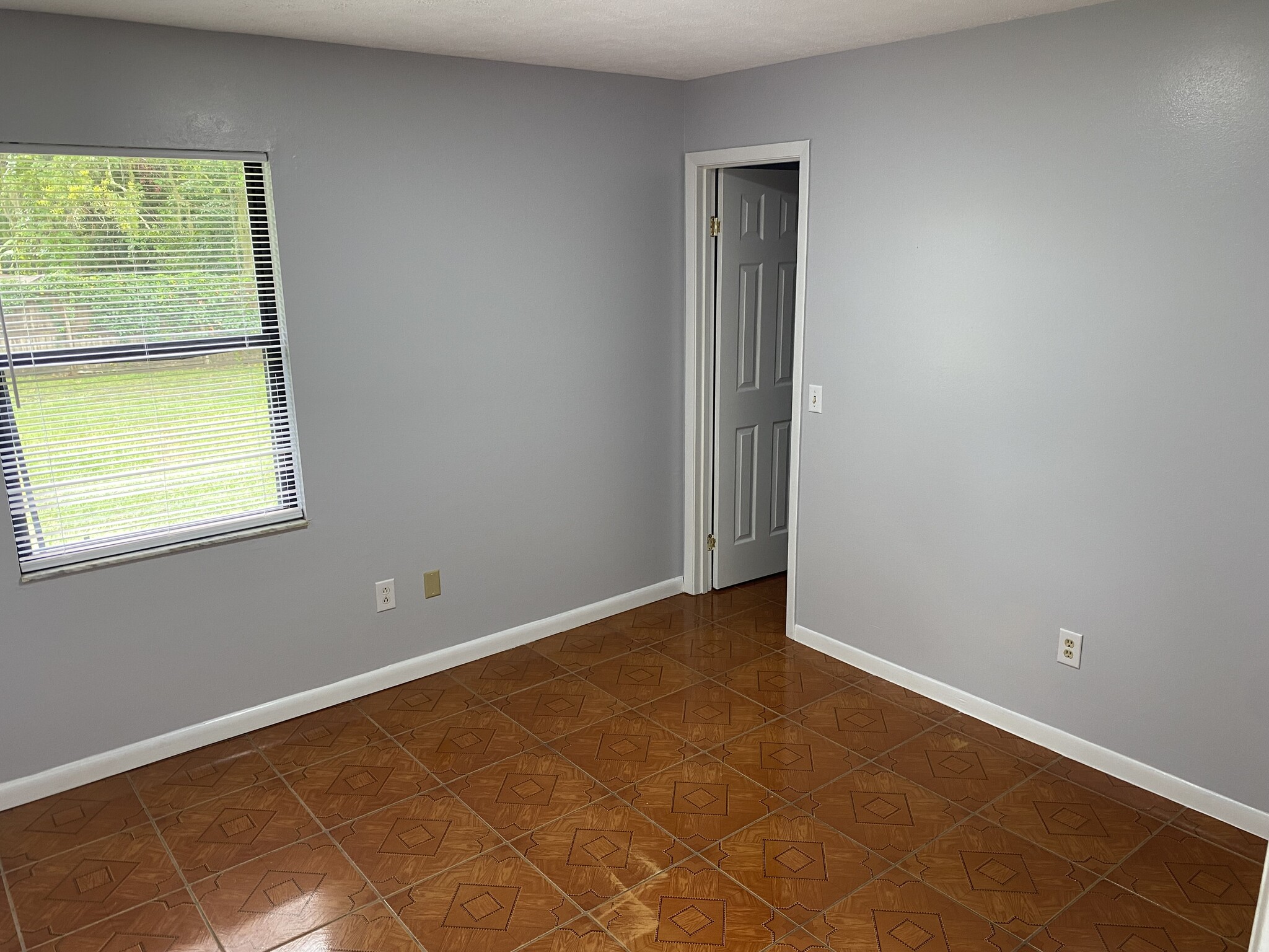 Building Photo - 38 Teak Run