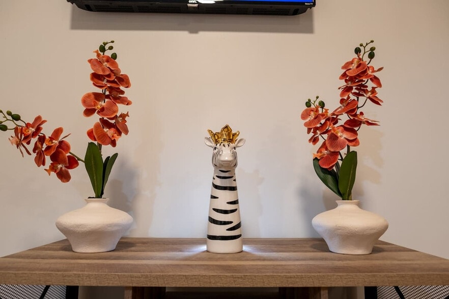 Building Photo - 1255 Raum St NE