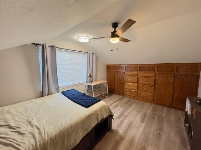 Building Photo - 408 Little Chisholm Cir