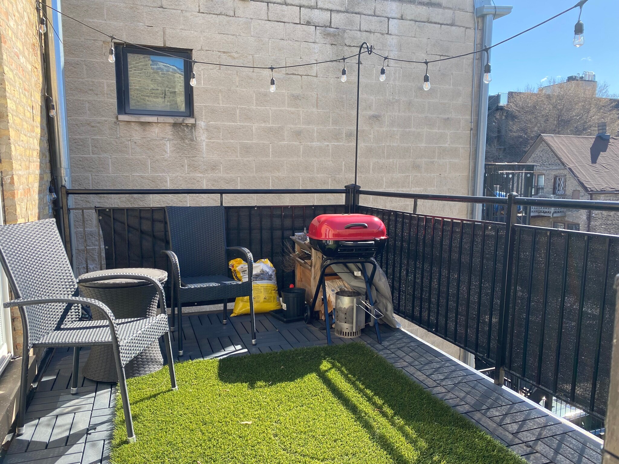 Building Photo - 1312 N Claremont Ave