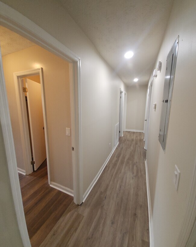 Building Photo - 5727 Lexington Dr