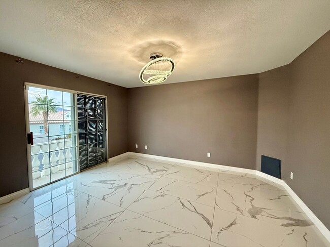 Building Photo - 5/BD 3/BA Modern Luxury Living with Pool, ...