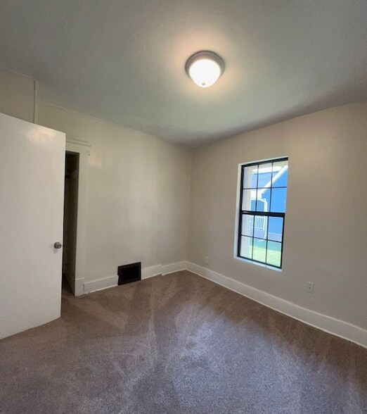 Building Photo - 1411 Portland Ave