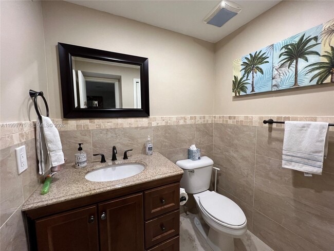 Building Photo - 16500 Golf Club Rd