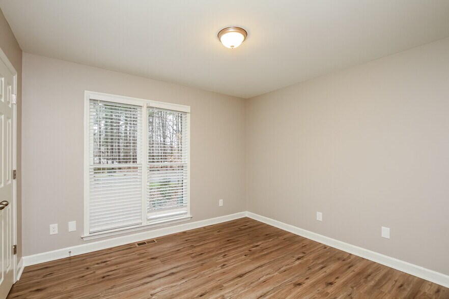 Building Photo - 3631 Robin Ln