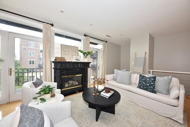 Building Photo - 1515 N Van Buren St