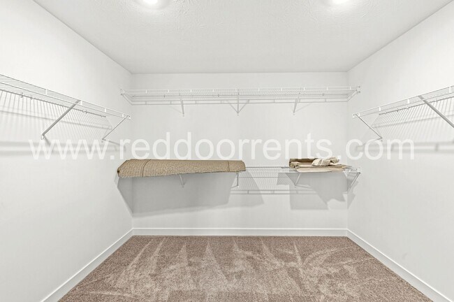 Building Photo - 2224 Boxwood Dr