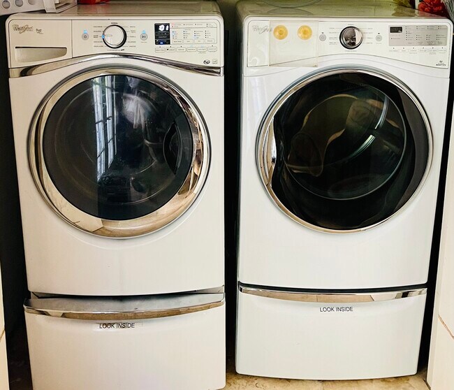 Laundry - 15635 Vandorf Pl